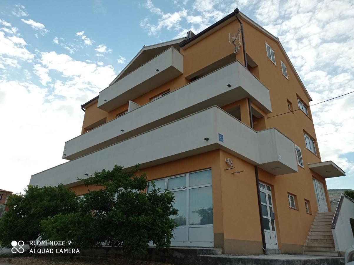 Studio Apartment With Balcony Trogir Exterior photo