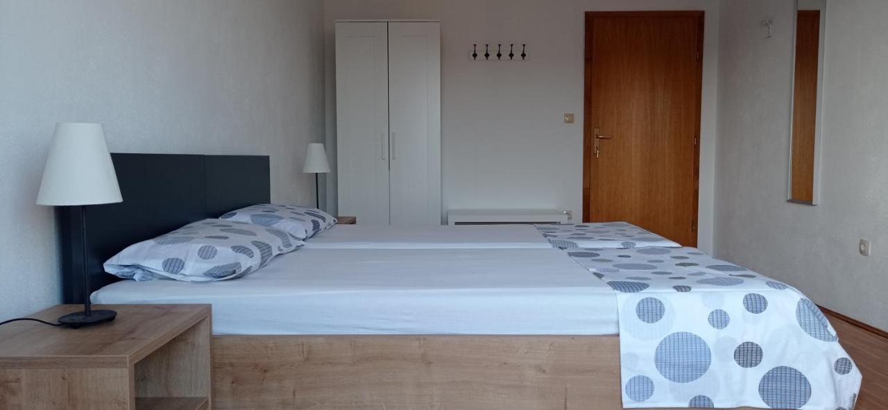 Studio Apartment With Balcony Trogir Exterior photo