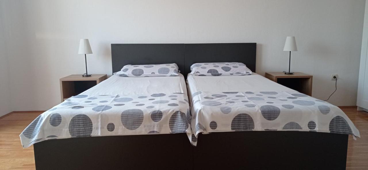 Studio Apartment With Balcony Trogir Exterior photo